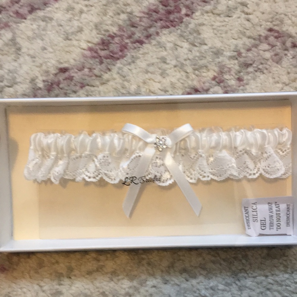 NWOT bride garter white/ wedding / satin